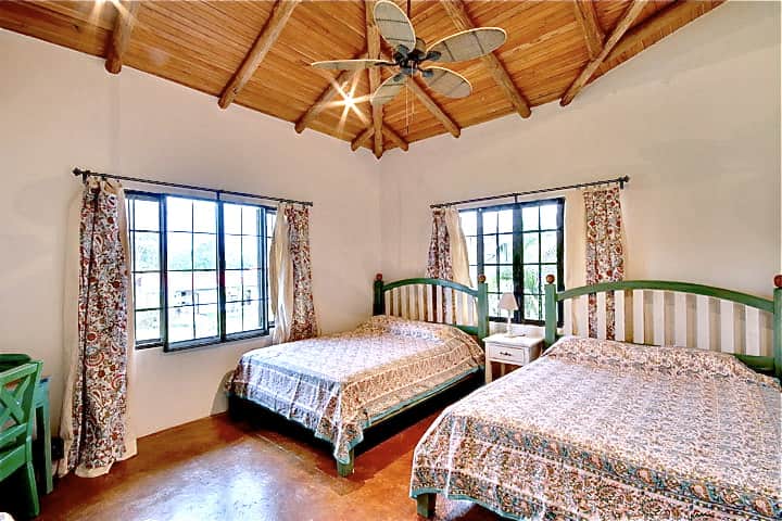 Dormitorio de invitados #3 - Dos camas tamaño queen - Capacidad para 2 a 4 personas.