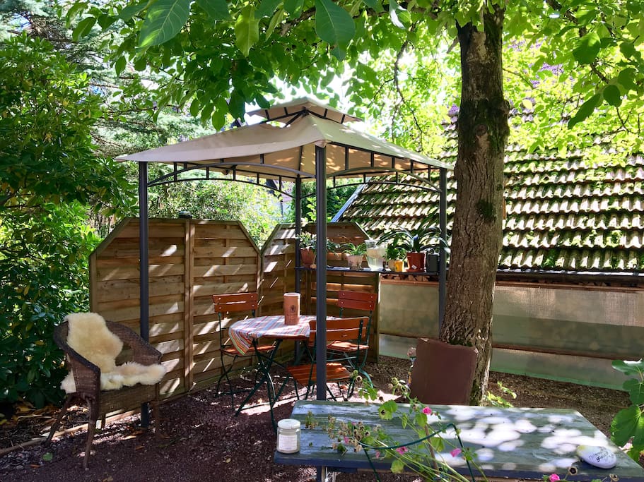 Pavillion im Vorgarten