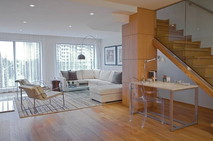 Designers Walk Penthouse gallery image 4