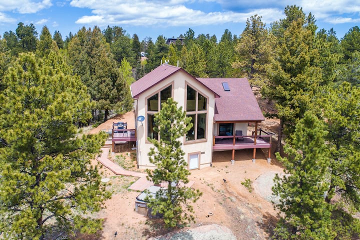 Mountain Sun cabin, amazing views and hottub!