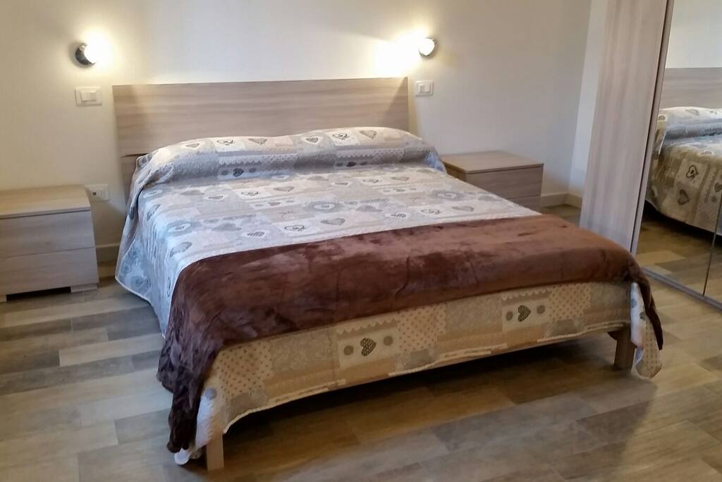 Comodo letto matrimoniale