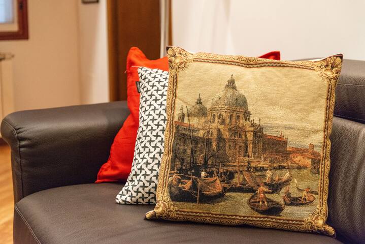 Leon 1014 gallery image 2