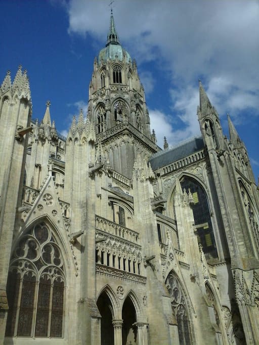 Bayeux: Cathedral 1000 years old