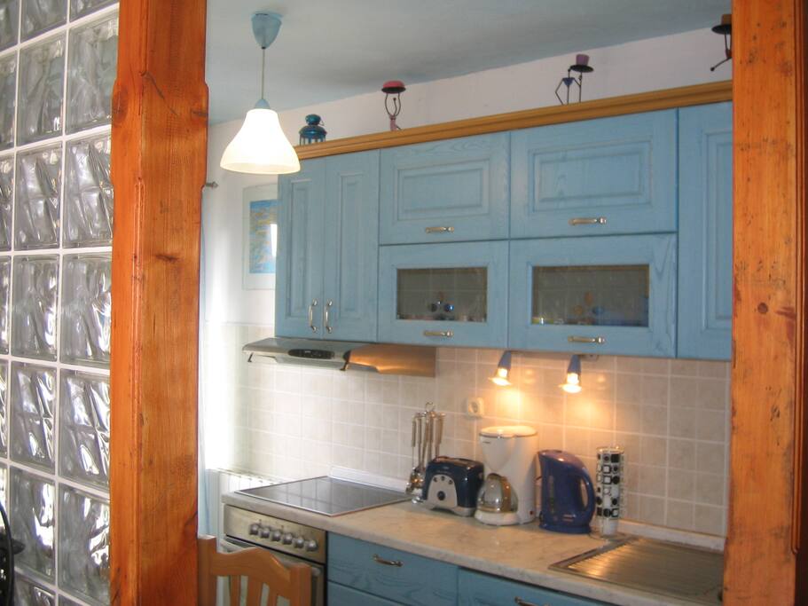 MODERN KITCHEN