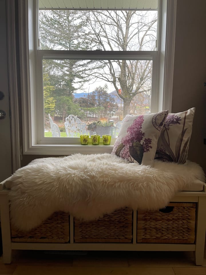 Cheerful 2 Bedrooms Suite - Chilliwack