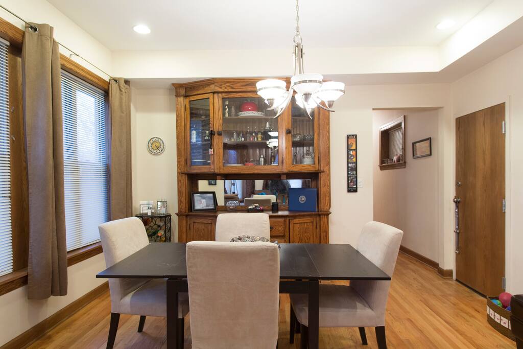 Dining room, main entrance