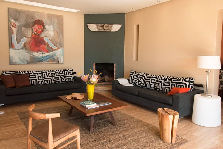 Stylish Green Point Villa | Pool & Garden Retreat gallery image 4