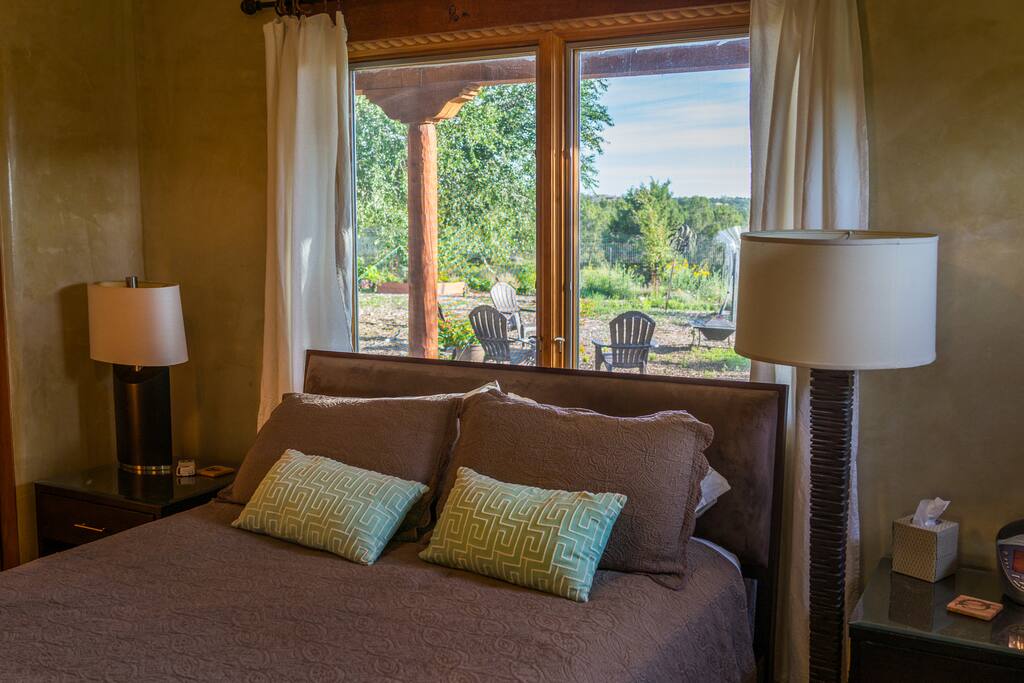Good lamps for reading. Ceiling fan. Window looking on to backyard seating.