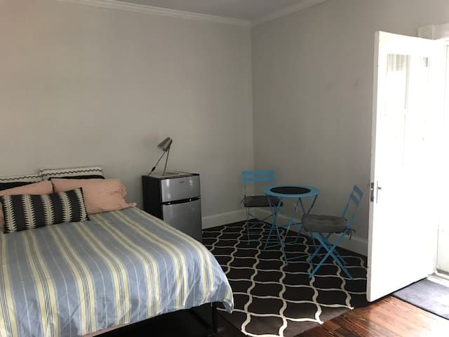 Beautiful 1920's master br w/ private ba & balcony