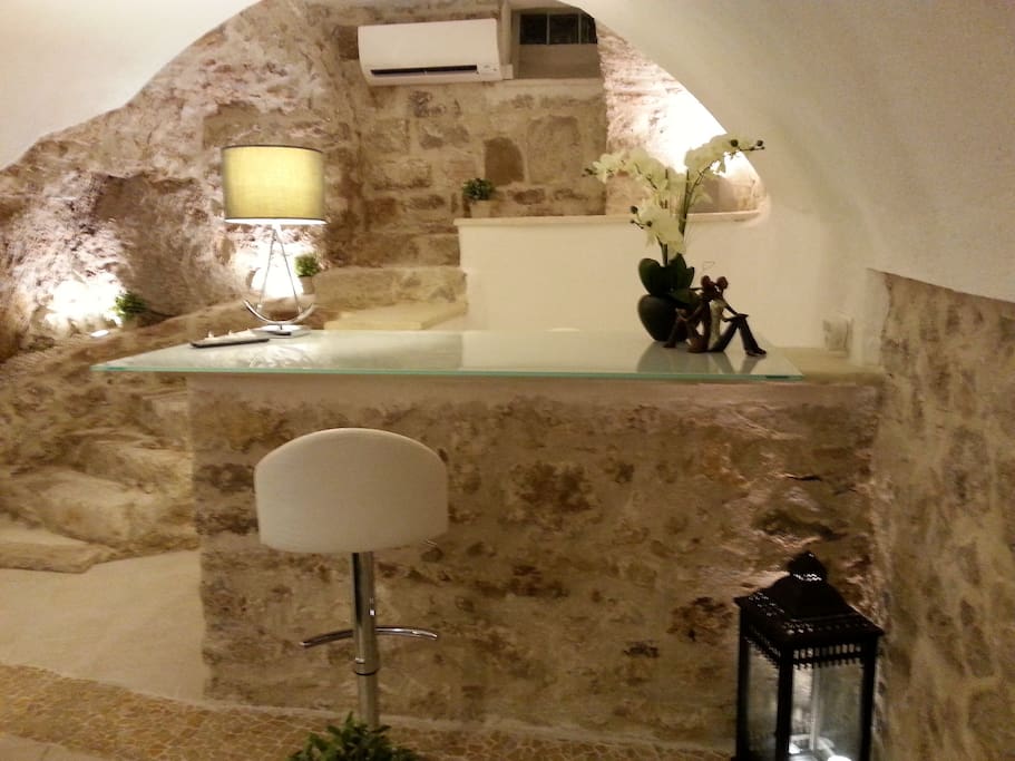 Coin bureau dans le salon en sous-sol