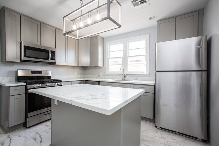 PREMIERE TOURO HOME 3.6 MILES FROM FRENCH QUARTER gallery image 4