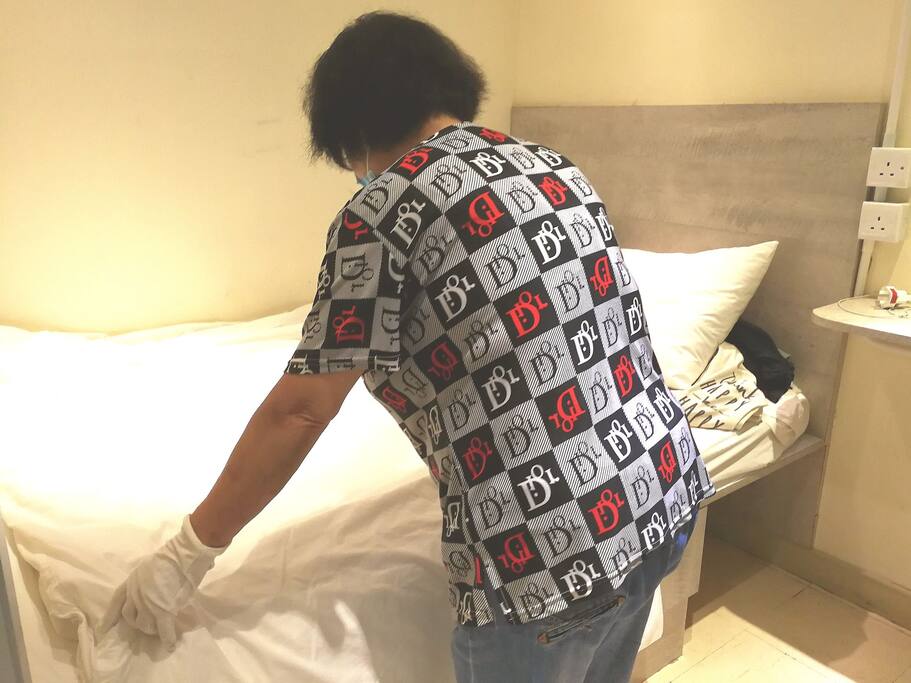 My house keeper, auntie Ying, who has 10 more years in cleaning experience, she serves for the guest rooms everyday.