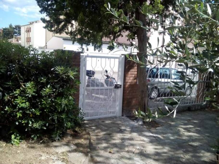 entrata principale (accesso al giardino)