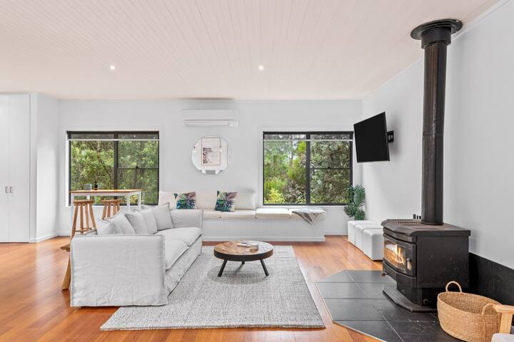 Hilltop Hideaway House gallery image 2