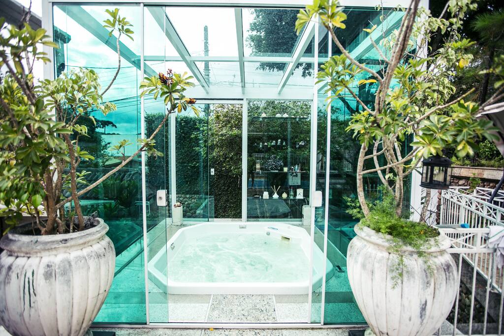 Jacuzzi