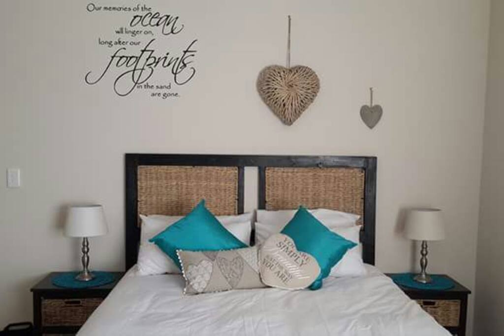 Main bedroom with Queen size bed.