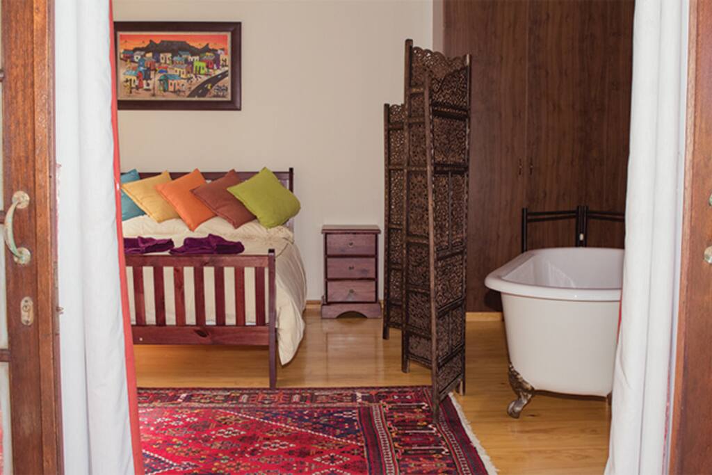 Main bedroom with en-suite bathroom