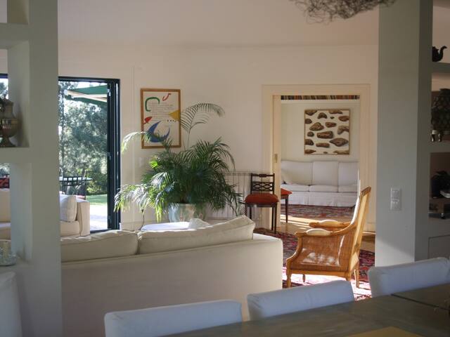 Luxury villa, sea view, private garden 5m to beach gallery image 4