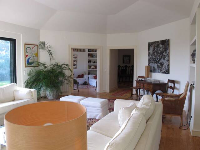 Luxury villa, sea view, private garden 5m to beach gallery image 5