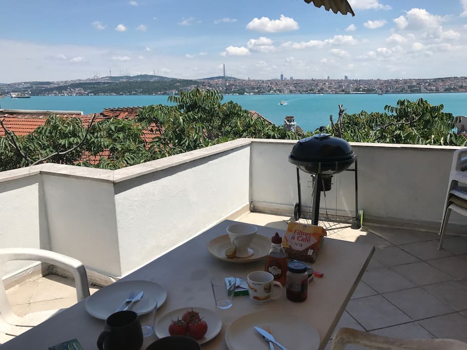 Breakfast with a view - 1st terrace