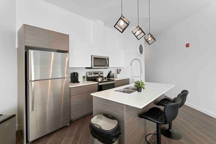 King Bed, 10ft Ceiling, 5min To Dt - Edmonton