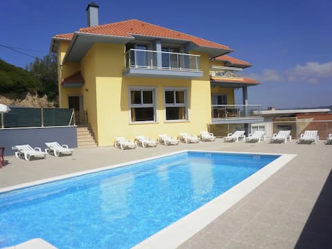 Airbnb em destaque: Cruzeiro Lookout House em São Martinho Do Porto