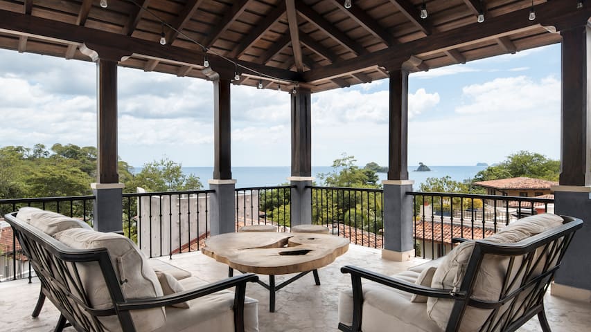 Near Beach, Pool & Beach Club Access – Casa Indigo