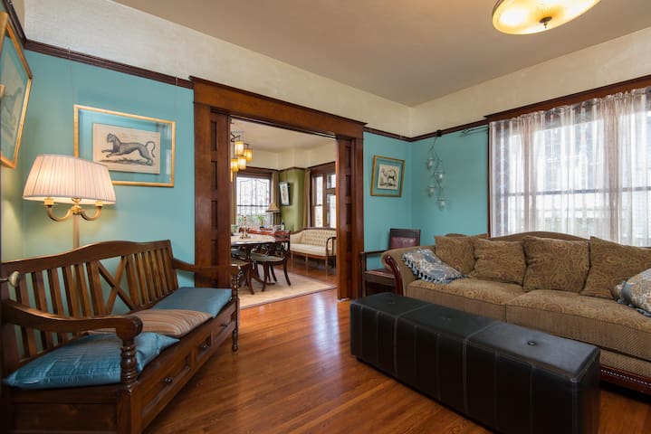 Fully Restored 4-Level Grand Craftsman gallery image 5