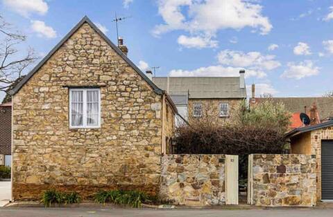 The Coach House on Cartwright