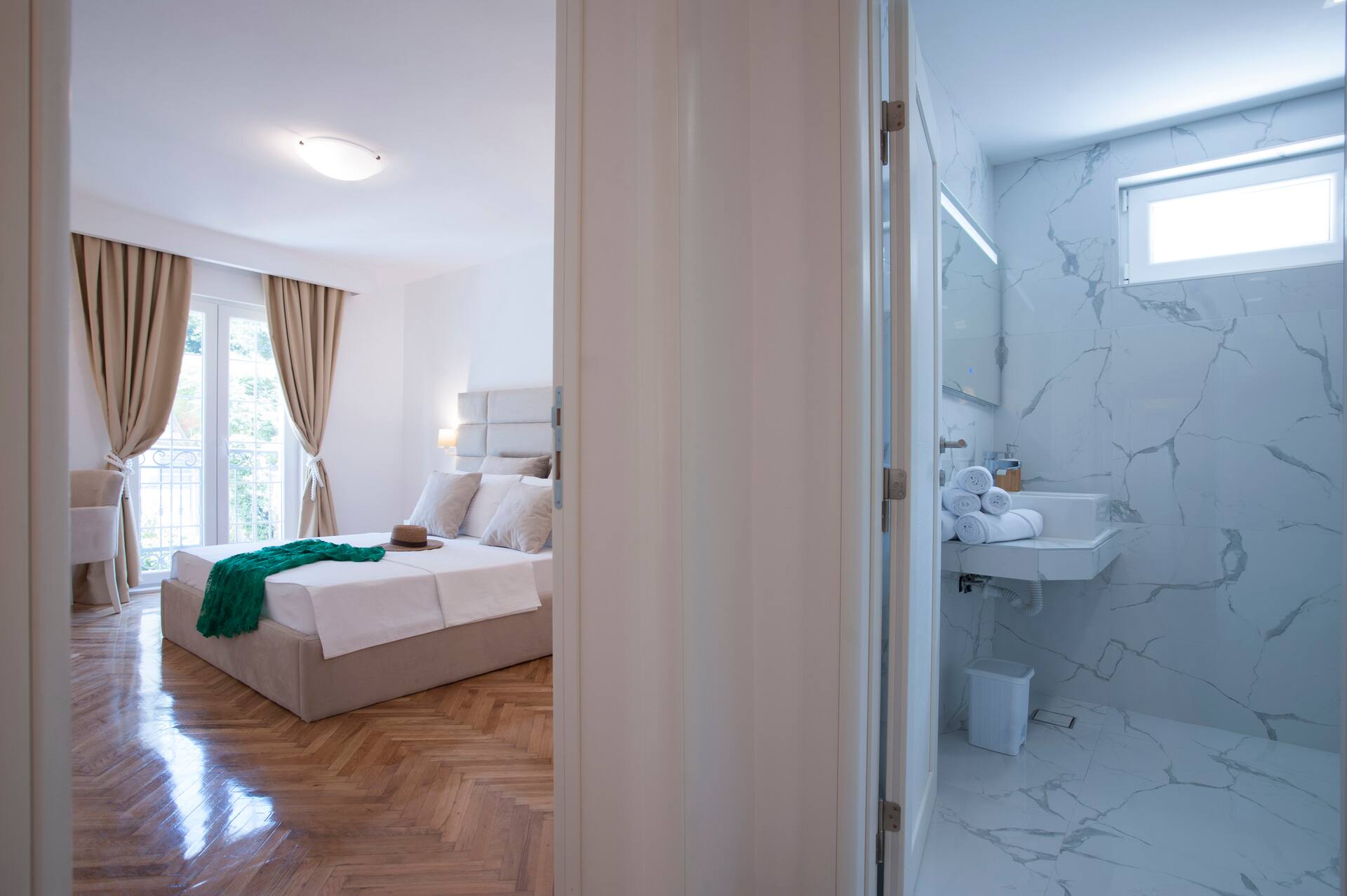 ★Bright & Stylish★ Apt with Pool in lovely Villa