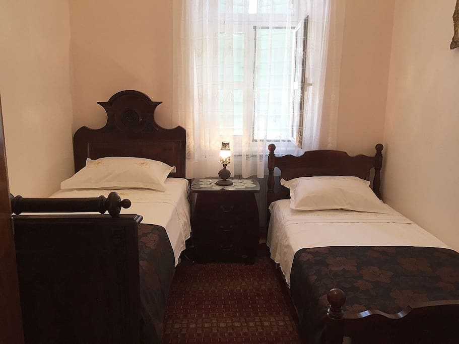 Bedroom with 2 beds