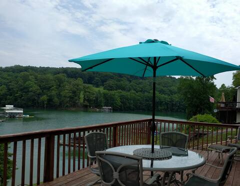Norris lakefront home with covered boat dock