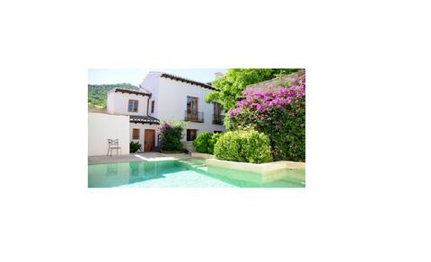 5 Bedroom Villa with pool in Andalucia