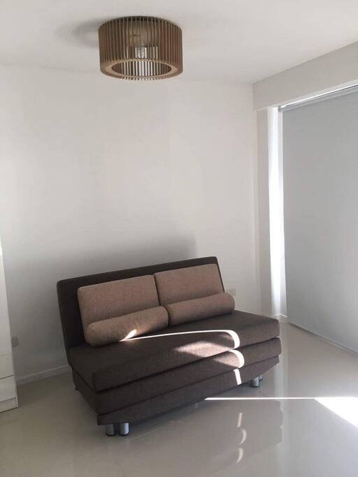 Luminoso monoambiente estilo minimalista