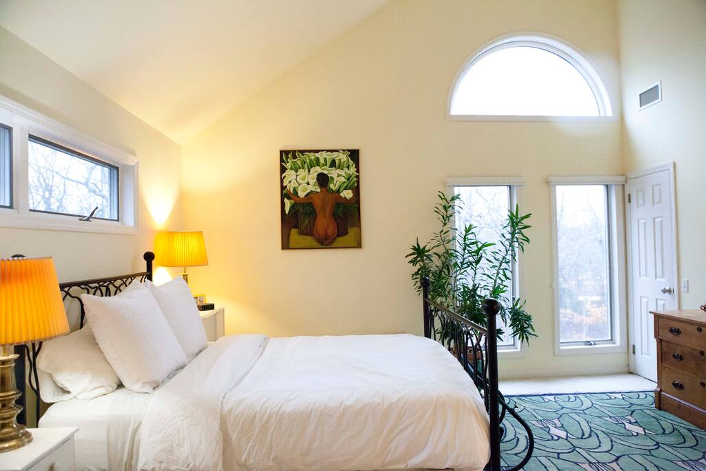 king bed, private bath available under Danny's Resort.3
