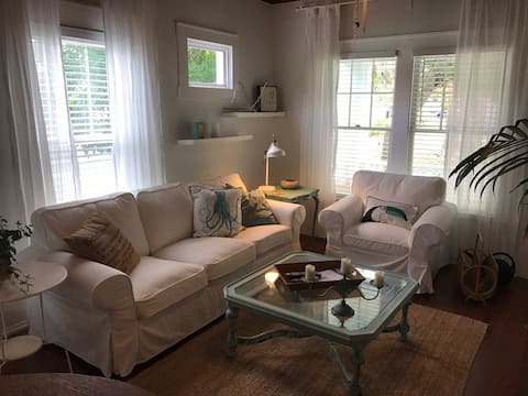 Successful Airbnb property: Charming 1 BR Key West Style apt by Spring Bayou in Tarpon Springs