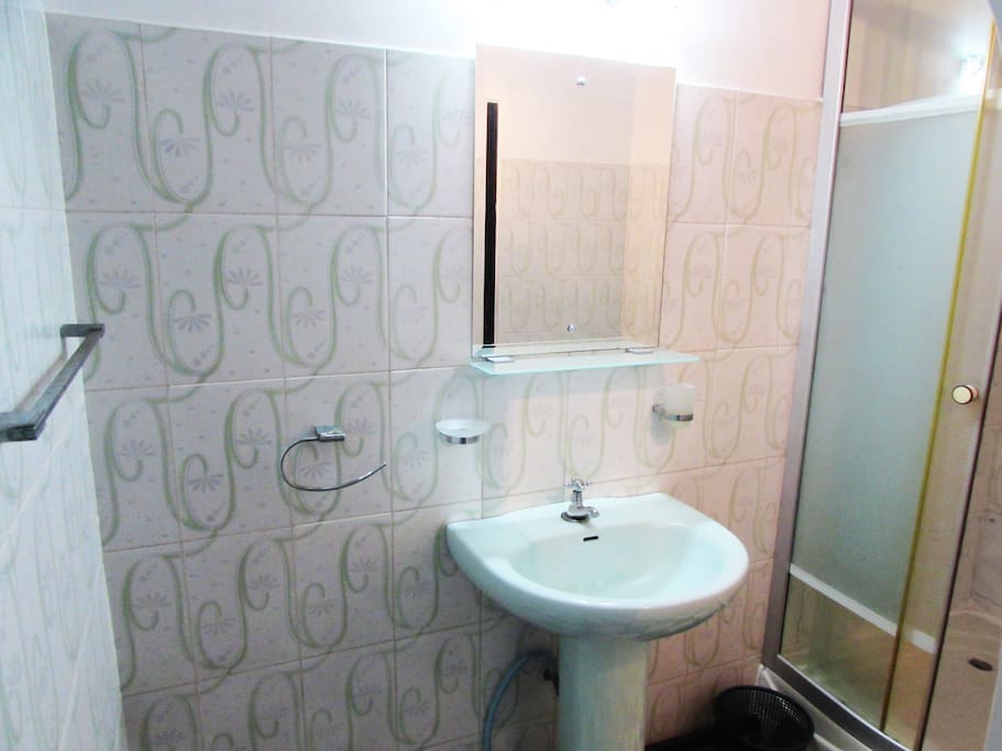Shared Bathroom for Bedrooms 2 and 3