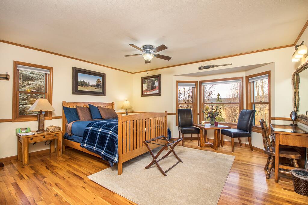 Whether you visit for work or play, you'll enjoy relaxing in our master suite. Wildlife abounds, and you'll be likely to hear elk, deer or coyote in the evenings or early morning. At night, breathtaking views of the stars will encourage you to sit outside and gaze.