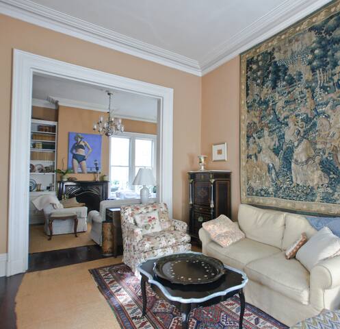 Pacific Heights 3 bedroom home with garage gallery image 2