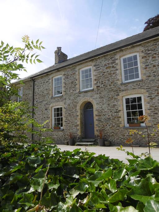 Pontsian House