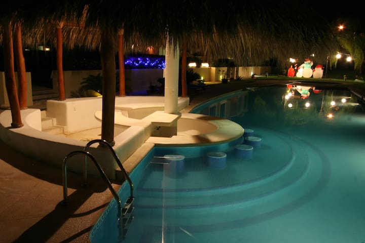 3BR 2.5BA Beautiful in Villa Ixtapa