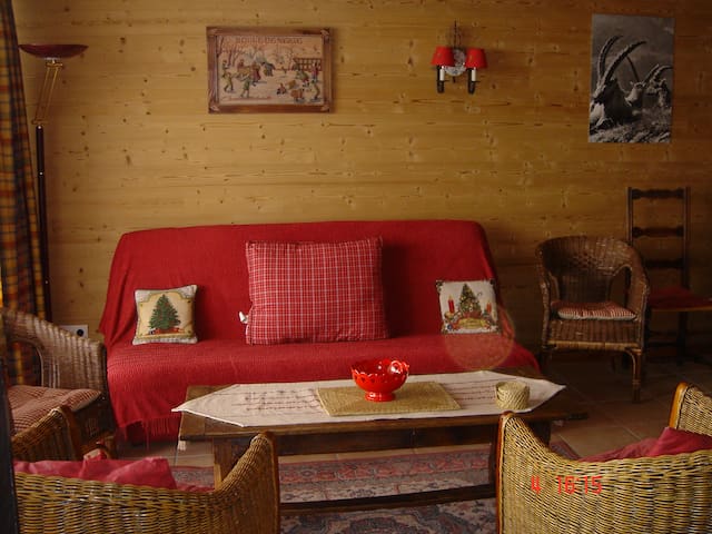 Entire home with 2 bedrooms in Huez - APPARTEMENT DANS STATION DE HAUTE ALTITUDE(1850m)