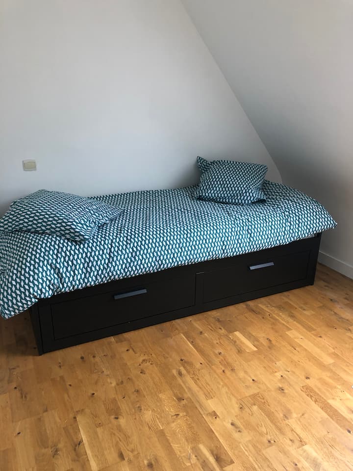 spálňa 1 vysúvacia posteľ 140 cm