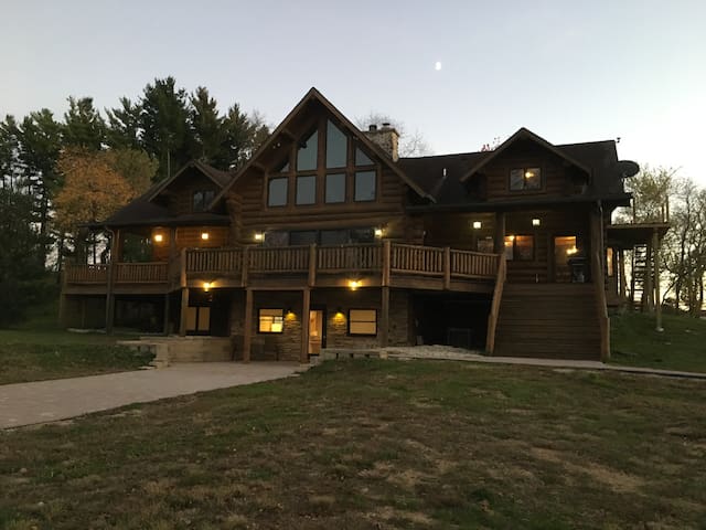 Airbnb Rock County Vacation Rentals Places To Stay