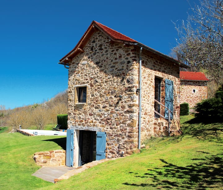 CHARMING DOVECOTE WITH HEATED SWIMMING POOL