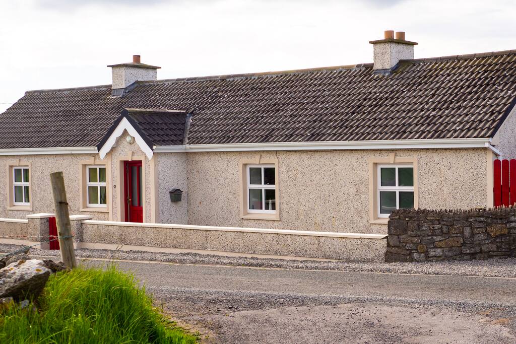 3 Bed Charming Bungalow by the sea