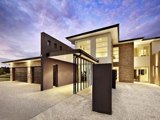 JOLONG PARK-Lakeview Private club house gallery image 2