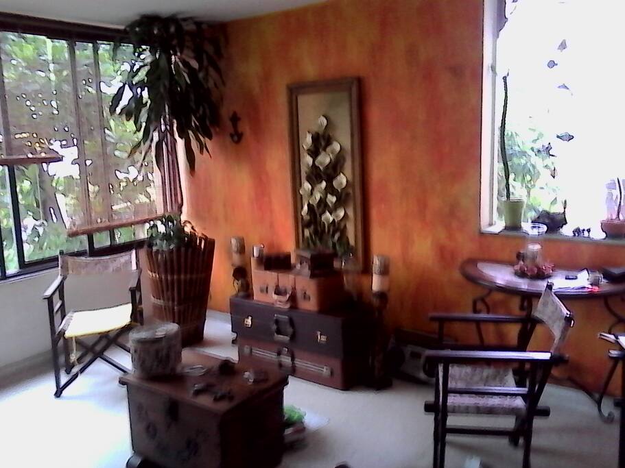 Áreas comúnes para compartir, decorados con un toque artesanal y cálido.