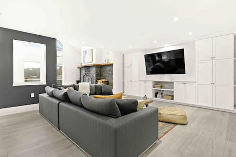 Top performing Airbnb: Fox Point Lake House - Luxury Lakefront Rental! in Chester
