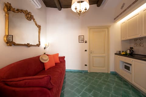 Annuncio Airbnb popolare: Amafi Old Square, a terrace in the heart of Amalfi a Amalfi